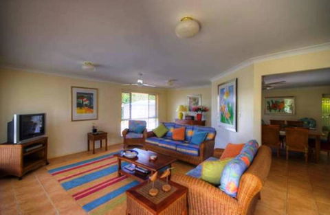 4 Boronia Place Rainbow Beach Perfect Convenient Location Fenced Yard - Australian Directory 5