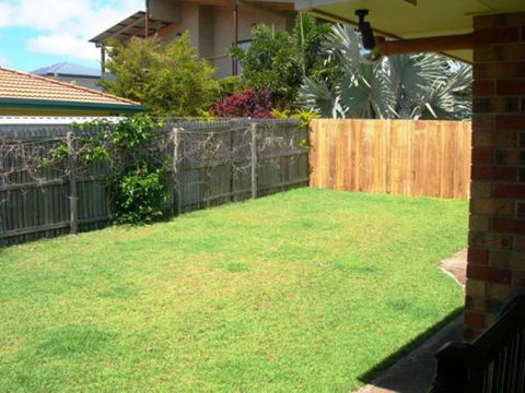 4 Boronia Place Rainbow Beach Perfect Convenient Location Fenced Yard - Australian Directory 1