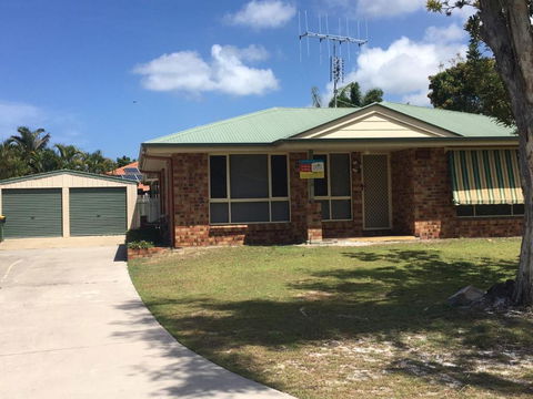 4 Boronia Place Rainbow Beach Perfect Convenient Location Fenced Yard - Australian Directory 2