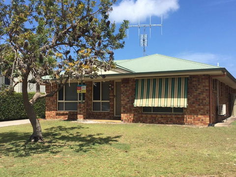 4 Boronia Place Rainbow Beach Perfect Convenient Location Fenced Yard - Australian Directory 4