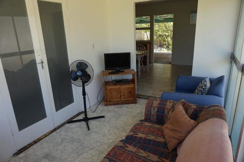 The Shack Rainbow Beach The Ultimate Beach Shack 200m To Beach - Australian Directory 4