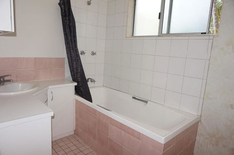 11 Bomburra Court Rainbow Beach Comfortable Beach House Plenty Of Boat Parking - Australian Directory 1