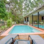 8 Ibis Court Rainbow Shores Swimming Pool Walk To Beach Executive Beach House - Australian Directory 0