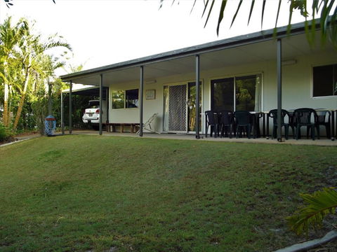 27 Carlo Road Rainbow Beach Affordable Family Beach House - Australian Directory 4