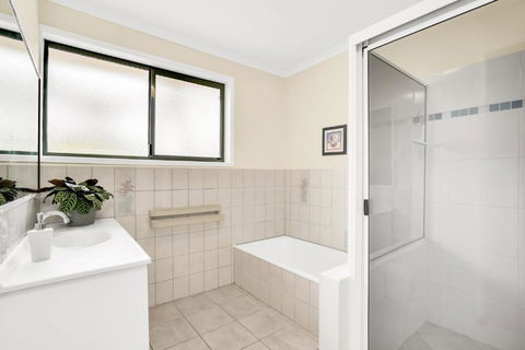 1 33 Tingira Close Rainbow Beach Gorgeous Ocean Views Swimming Pool Air Conditioning - Australian Directory 1