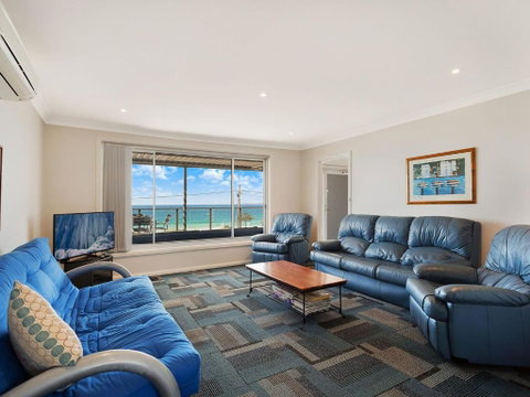 81 Dalmeny Drive Beach House - Australian Directory 4
