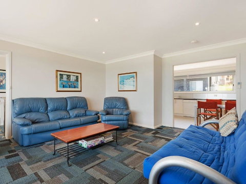 81 Dalmeny Drive Beach House - Australian Directory 3