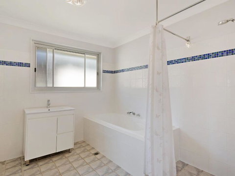 81 Dalmeny Drive Beach House - Australian Directory 2