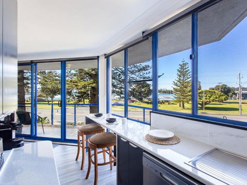 Heritage 202 Overlooking The Water - Australian Directory 3