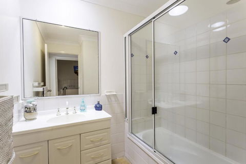 14 Zircon Street Centrally Located Family Home With Covered Deck Close To Patrolled Beach & Shops - Australian Directory 5