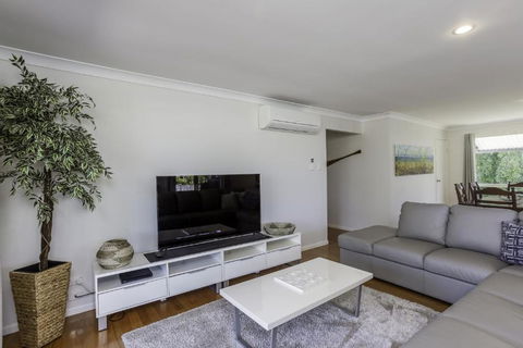 14 Zircon Street Centrally Located Family Home With Covered Deck Close To Patrolled Beach & Shops - Australian Directory 2