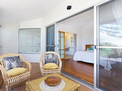 EAST COAST ESCAPES Lighthouse Studio - Australian Directory 6