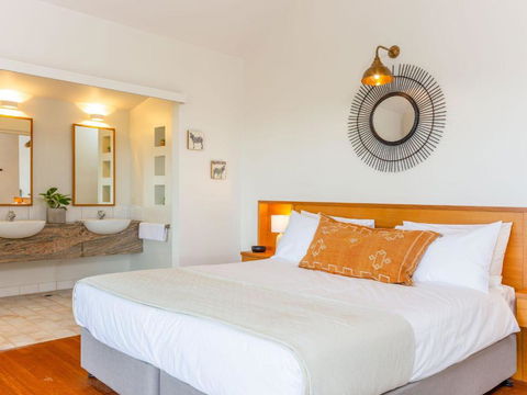 EAST COAST ESCAPES Lighthouse Studio - Australian Directory 7
