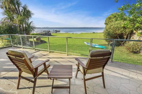 Eagle Point Getaway Waterfront Serenity! - Australian Directory 0