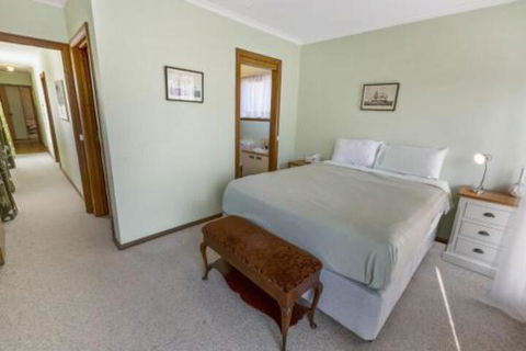 Eagle Point Getaway Waterfront Serenity! - Australian Directory 3