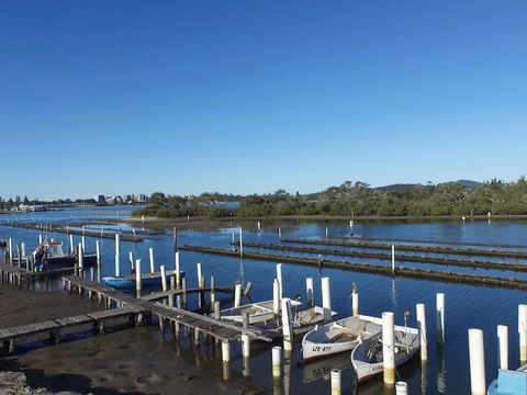 Fairholme 5 Opposite Lake - Australian Directory 1