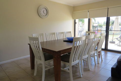 Elsinor Townhouse 10 Mulwala - Australian Directory 3