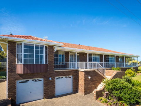 120 Ocean Parade Dalmeny - Australian Directory 2