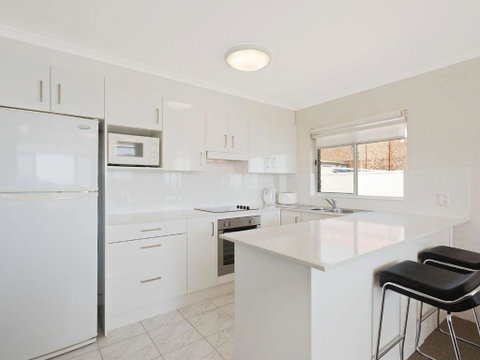 Sapphire Waters Unit 3 - Australian Directory 2