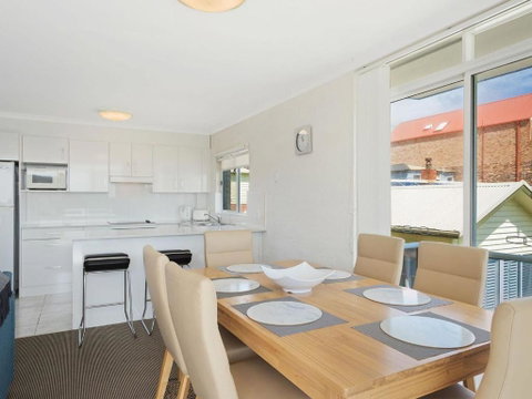 Sapphire Waters Unit 3 - Australian Directory 3