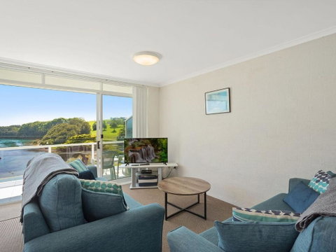Sapphire Waters Unit 3 - Australian Directory 6