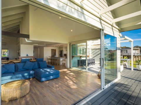 Dollini Ocean (Unit 1) - Australian Directory 2
