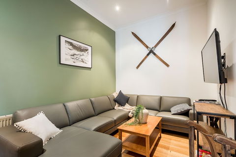 Avalon House - Australian Directory 6