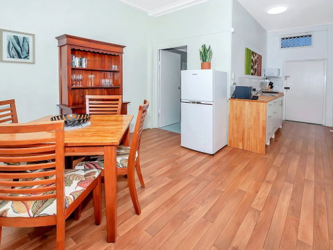 Easy Going Holiday Unit On McKenzie MK5 - Australian Directory 1