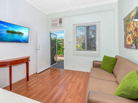 Easy Going Holiday Unit On McKenzie MK5 - Australian Directory 4