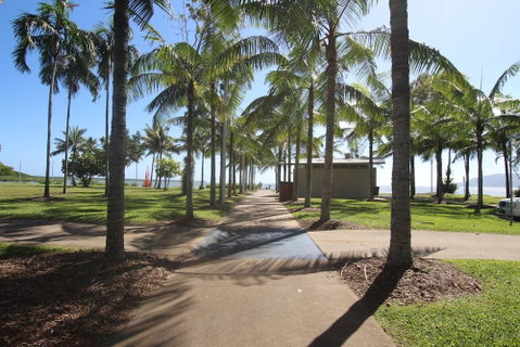 Easy Going Holiday Unit On McKenzie MK5 - Australian Directory 6