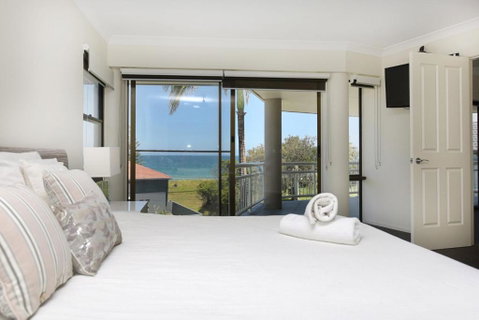 BEACHSIDE MANOR Walk To The Beach - Australian Directory 3