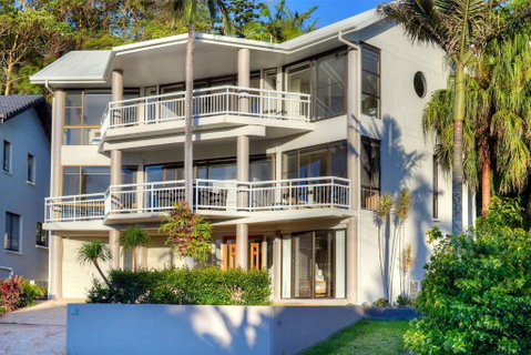 BEACHSIDE MANOR Walk To The Beach - Australian Directory 4