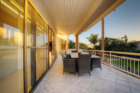 BEACHSIDE MANOR Walk To The Beach - Australian Directory 2