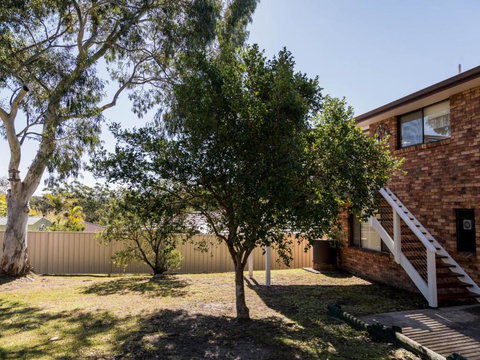 NARRAWALLEE RETREAT - Australian Directory 1