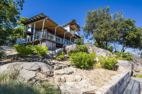 Headland Hideaway - Australian Directory 3