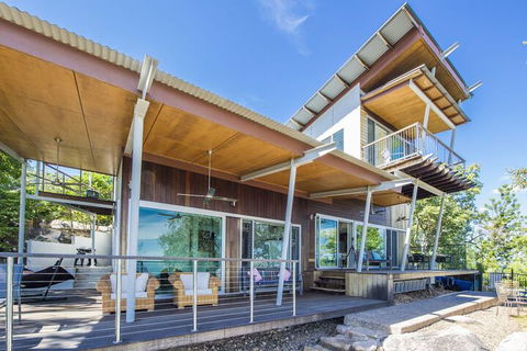 Headland Hideaway - Australian Directory 2