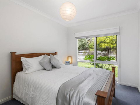 NICHE On NOBLE Ever Changing Vista - Australian Directory 4