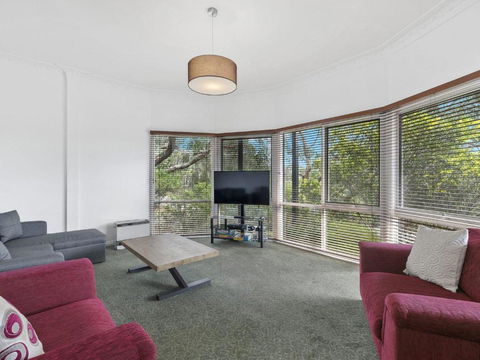 NICHE On NOBLE Ever Changing Vista - Australian Directory 1