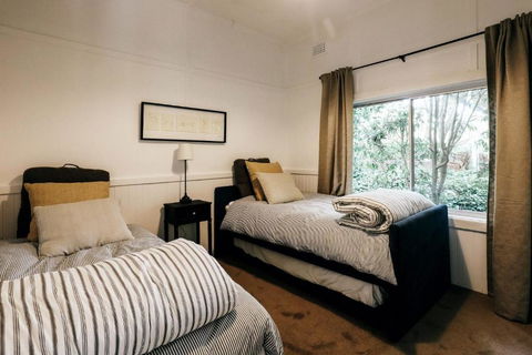 Braebrook Stunning Farm House! - Australian Directory 5