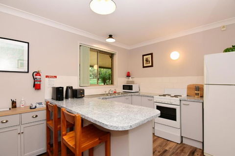 Valley Haven 3 Bedrooms Close To The Village! - Australian Directory 6
