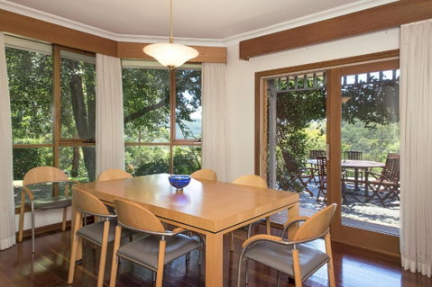 Taliesin Beautiful 4 Bedroom Home With Amazing Views! - Australian Directory 3