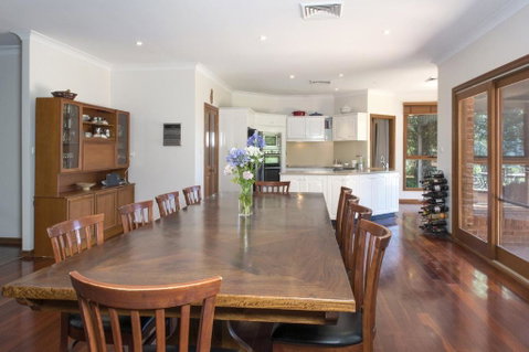 Taliesin Beautiful 4 Bedroom Home With Amazing Views! - Australian Directory 4