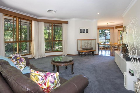 Taliesin Beautiful 4 Bedroom Home With Amazing Views! - Australian Directory 2