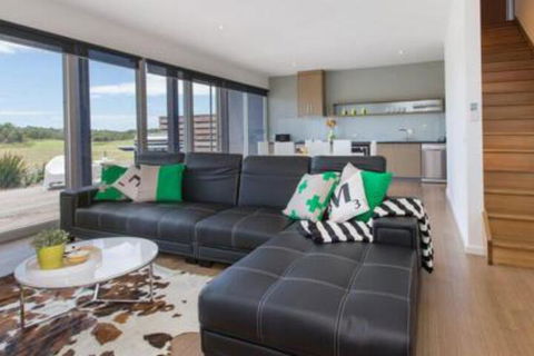 ST ANDREWS BEACH APARTMENT 4.01 - Australian Directory 0