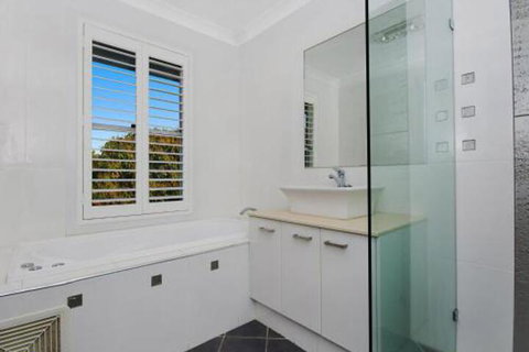 Moorings B Great Holiday Property In The Heart Of Town. - Australian Directory 3