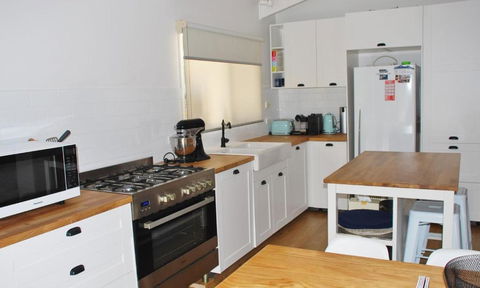 SHORE BEATS WORK INVERLOCH - Australian Directory 1