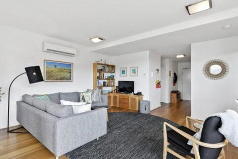POINT GREY APARTMENT ONE VIEWPOINT - Australian Directory 2