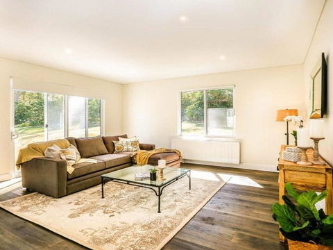Amaroo Modern Luxurious & Chic - Australian Directory 5