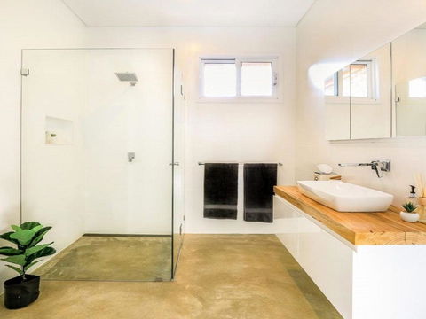 Amaroo Modern Luxurious & Chic - Australian Directory 3