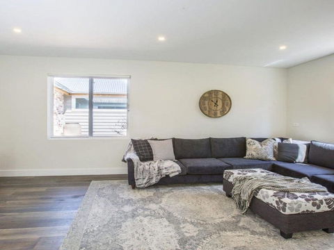 Amaroo Modern Luxurious & Chic - Australian Directory 4